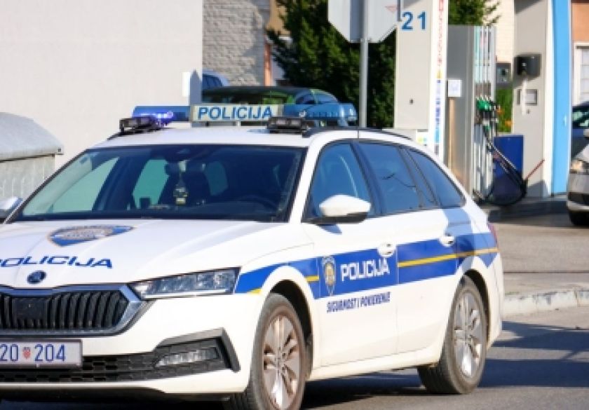 Zbog nedovoljnog razmaka udarili bočnim ogledalima, a 77-godišnjak bio i pod utjecajem alkohola