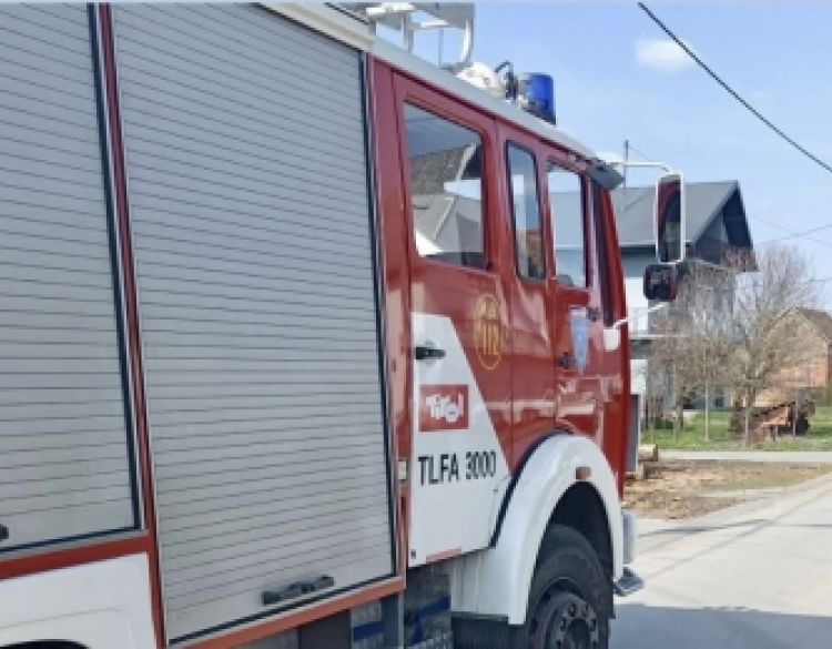 Izazvao požar u obiteljskoj kući, sprječavao gašenje požara i napao policijskog službenika