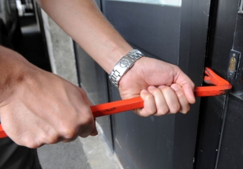 Nepoznati počinitelj protiv kojeg slijedi kaznena prijava provalio u ljekarnu u Kaptolu