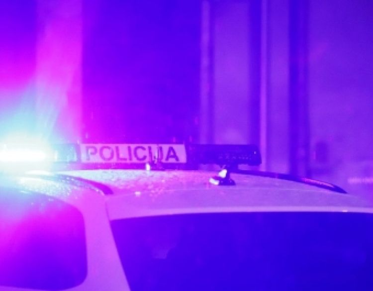 Noćas je 37-godišnja vozačica zbog brzine sletjela između Brestovca i Zakorenja, udarila u stablo i prevrnula automobil na krov - teško je ozlijeđena