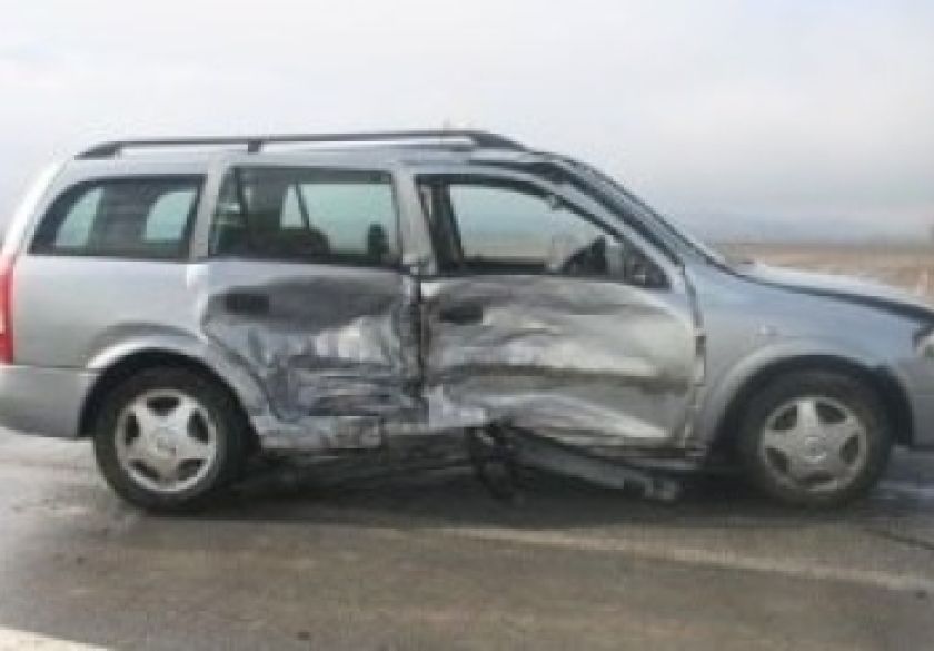 65-godišnja vozačica u raskrižju nije propustila vozila s prednošću prolaska te je bočno udarila automobil 36-godišnjeg vozača