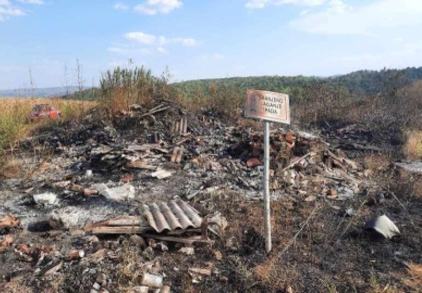 Na neutvrđeni način došlo je do požara na odlagalištu građevinskog otpada (piljevina, palete) u Pleternici