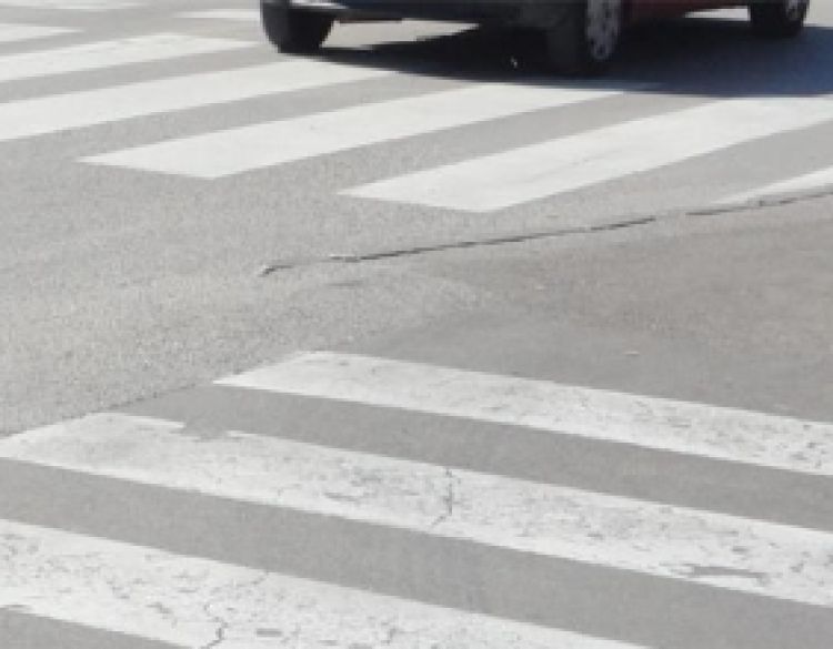 Pod utjecajem alkohola od 1,51 promil 53-godišnjak vozio automobil te na pješačkom prijelazu u Požegi udario u dijete i ozlijedio ga