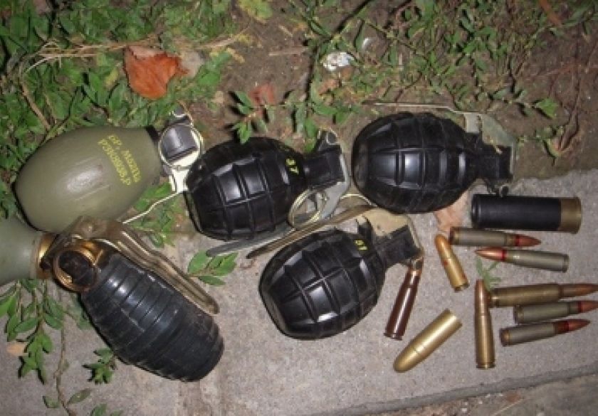 Dragovoljno predao tromblonsku minu, 7 ručnih bombi i 470 komada streljiva - akcija “Manje oružja - manje tragedija” i dalje traje