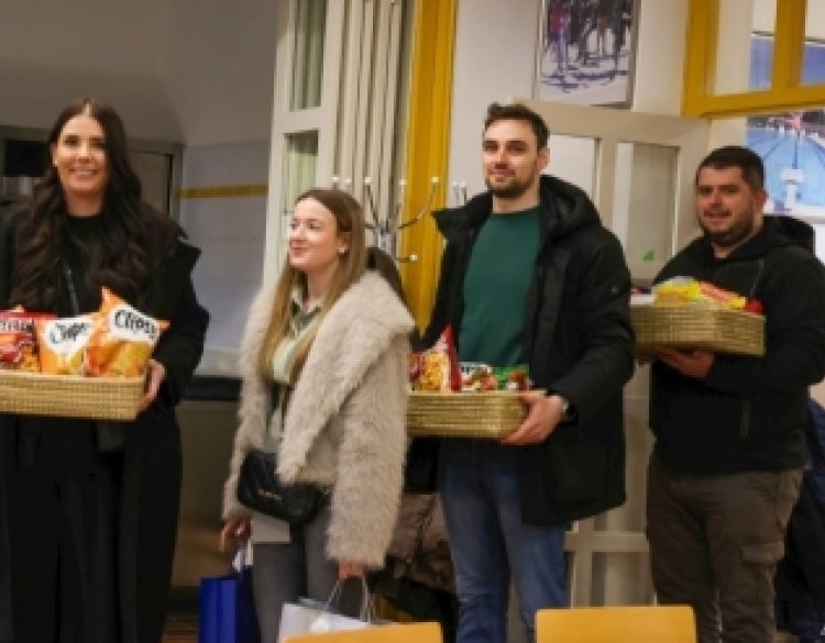 Savjet mladih Požeško-slavonske županije darivao djecu u Centru za pomoć u zajednici Lipik