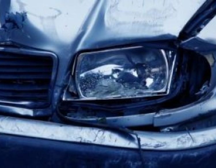 Došlo je do dvije prometne nesreće, u prvoj 2 ozlijeđene osobe u direktnom sudaru vozila a i bijeg vozača s prometne u Pleternici