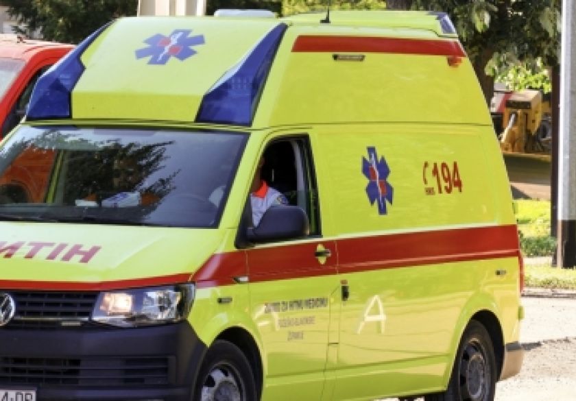 Prometna nesreća kod Eminovaca: Automobil sletio s ceste, jedna osoba ozlijeđena