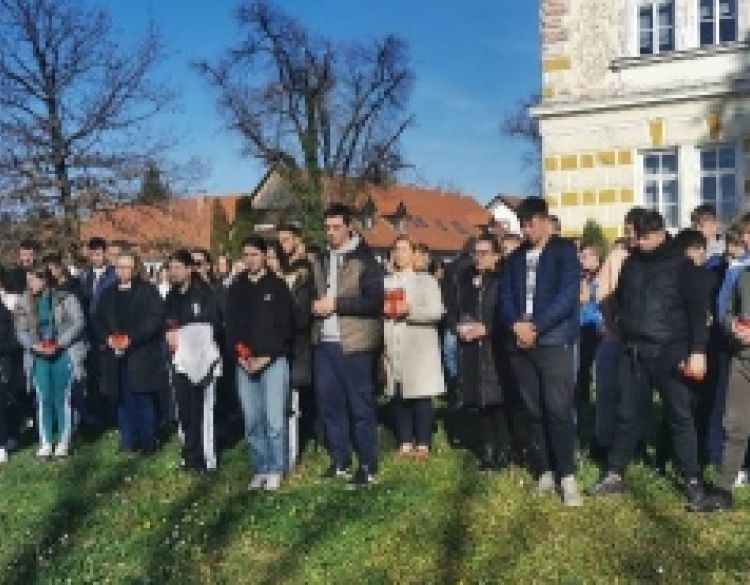 Svjetlo sjećanja – počast žrtvama Domovinskog rata i Vukovara odali na Poljoprivredno-prehrambenoj školi Požega
