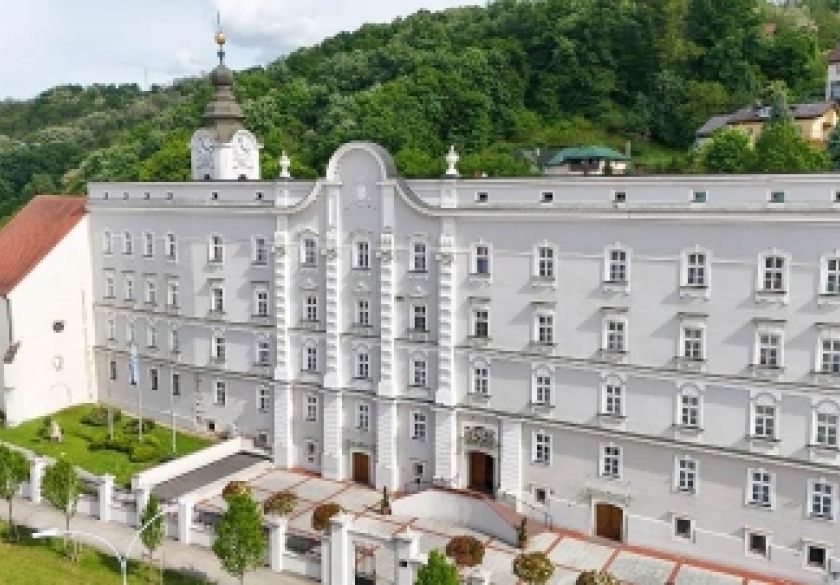 Priopćenje Požeške biskupije povodom oskvrnuća spomen-ploče u Sloboštini i drugim mjestima