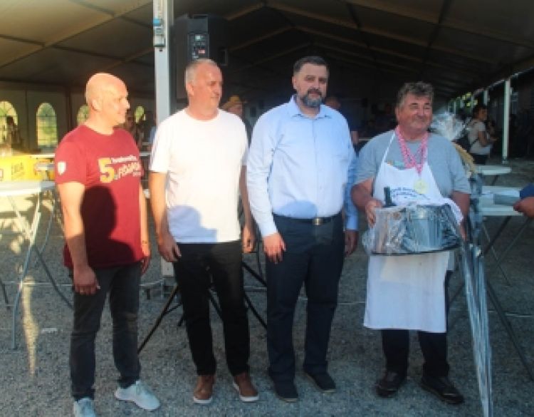 5. Brestovačka fišijada okupila 45 majstora fiš paprikaša i veliki broj članova ekipa - šampion Branko Milković iz Blacka