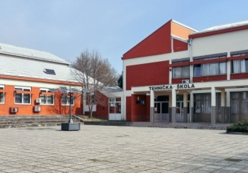 Srednje škole i Đački dom Požega dobile dojave o postavljenim bombama - svi učenici evakuirani i traje pregled prostorija