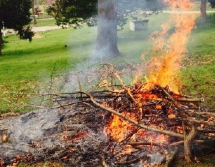 60-godišnjak u dvorištu u Golobrdcima spaljivao otpad što je dovelo do velikog dima i neugodnih mirisa susjedima