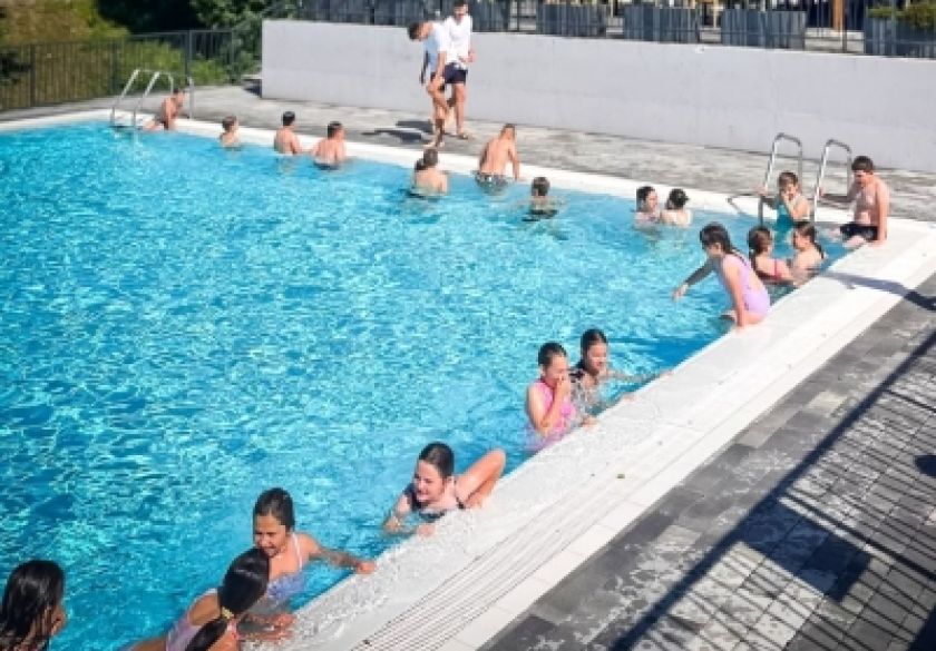 Započela škola plivanja u sklopu projekta „Igraj, uči, rasti – požeško-slavonski program za djecu“