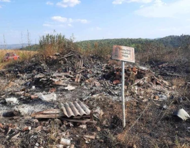 Na neutvrđeni način došlo je do požara na odlagalištu građevinskog otpada (piljevina, palete) u Pleternici