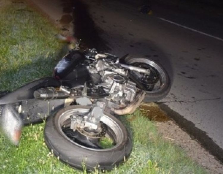 57-godišnji vozač motocikla u naselju Paka proklizao preko cijele prometnice i završio u putnom kanalu te se ozlijedio