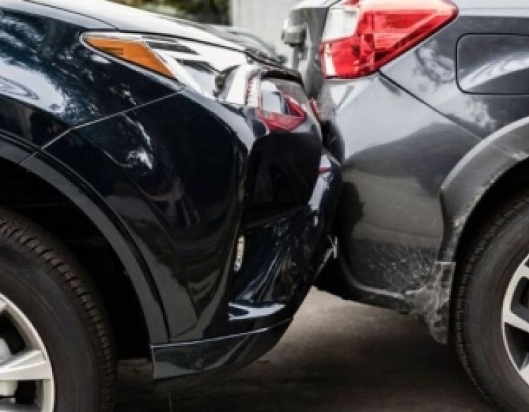 4 prometne nesreće, 1 bijeg vozača a u Kaptolu 27-godišnja vozačica na parkiralištu udarila u automobil 45-godišnjakinje