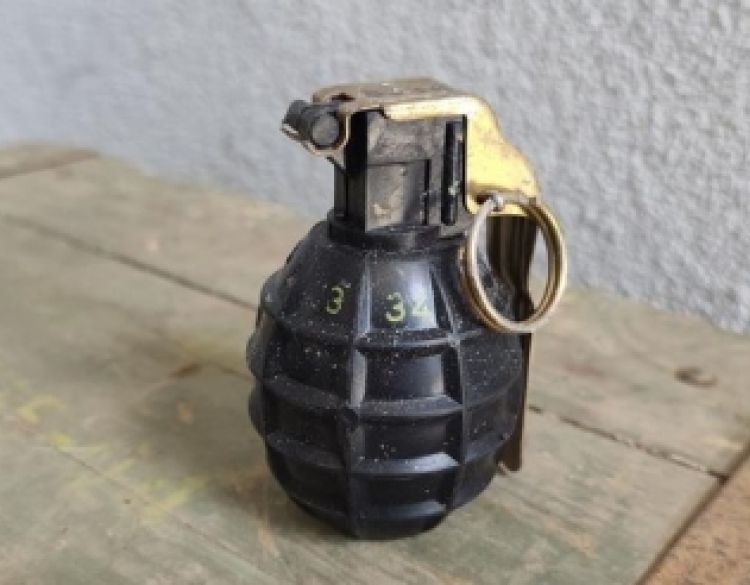 Anonimni građanin u Požegi predao ručnu bombu a 65-godišnjak u Drškovcima pušku i 58 komada streljiva