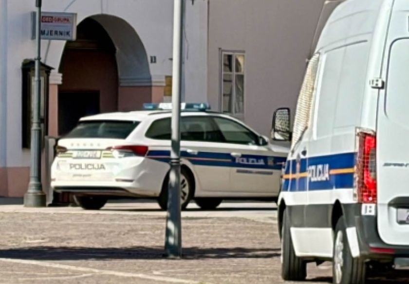 Pijan narušavao javni red i mir, a potom vrijeđao policijske službenike