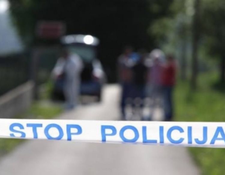 18-godišnjak u Kutjevu dolaskom do raskrižja u skretanju izgubio nadzor nad automobilom udara u bankinu i prometni znak - pobjegao je