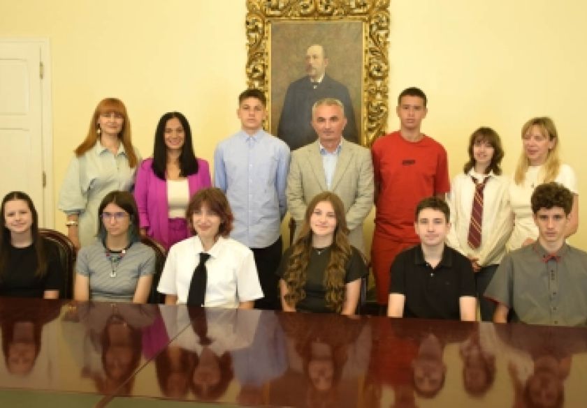 Grad Požega: Uručio novčane nagrade najuspješnijim učenicima osmih razreda gradskih škola