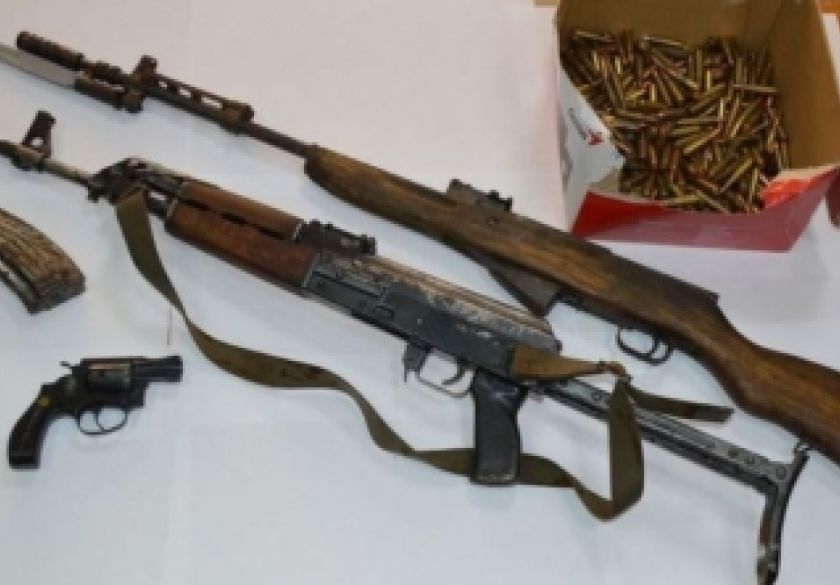 Anonimni građanin s područja Požege dragovoljno predao pušku, automatsku pušku, plinski pištolj i 49 komada streljiva