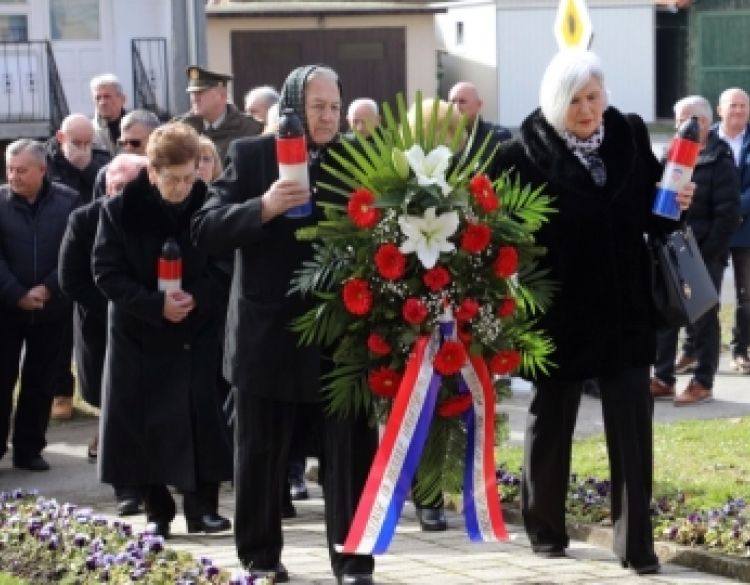 Odana počast poginulim hrvatskim braniteljima pleterničkog kraja uz hodočašće hrvatskih branitelja u Svetište Gospe od Suza