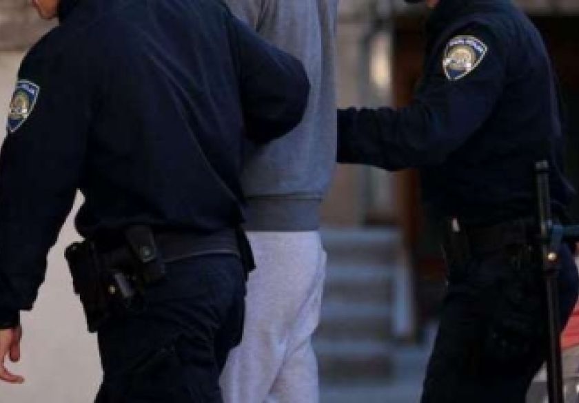 Nema vozačku ali uz alkohol od 1,35 promila 20-godišnjak vozio kroz Veliku - vrijeđao policijske službenike pa je uhićen