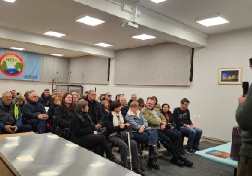 Predavanje slijepog planinara i kipara Emila Mandarića o svojim iskustvima u planinarenju