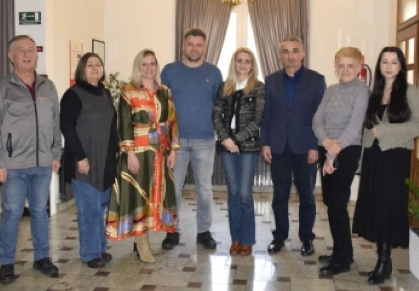 Požeški gradonačelnik prof. dr. sc. Borislav Miličević ugostio medijske djelatnike s područja Požege i razgovor uz 