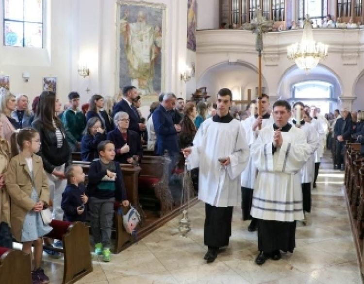 Euharistijsko slavlje na svetkovinu Uskrsnuća Gospodnjega - Uskrsa u požeškoj Katedrali