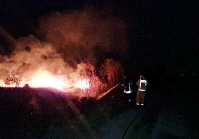 Na neutvrđen način dogodili su se požari na otvorenom prostoru u Zagrađu, Paki i Vetovu - nagorio drveni stup HEP-a