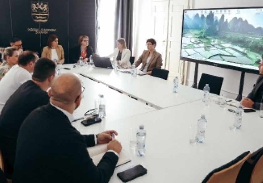 Županija, gradovi i općine nastavljaju sa zajedničkim projektima stipendiranja studenata medicine, sport za djecu, ljetovanja, paketići dobrodošlice za prvašiće