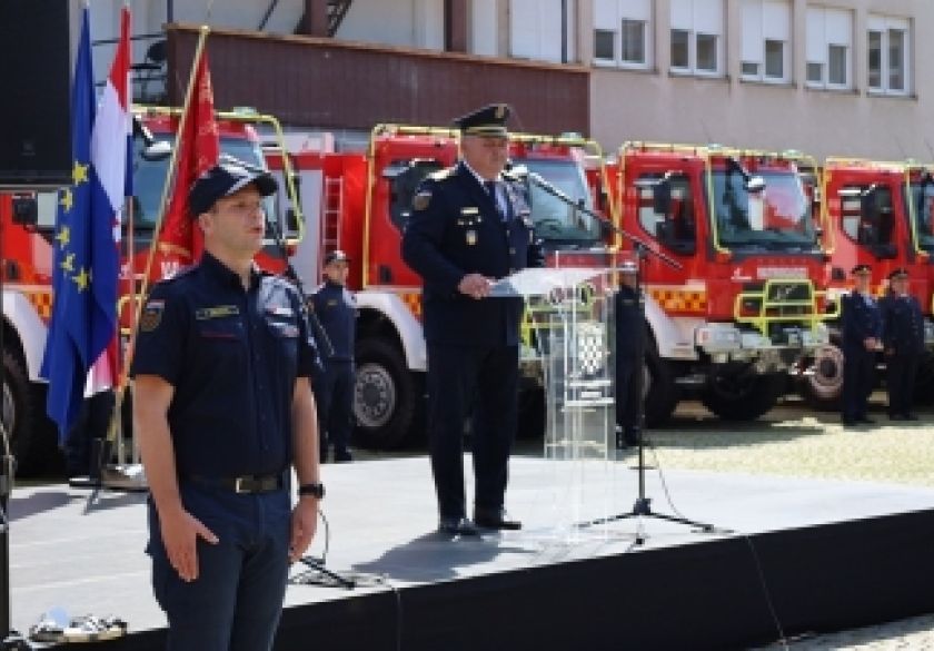 Svečana primopredaja novih specijaliziranih vatrogasnih vozila namijenjenima gašenju šumskih požara i intervencijama na zahtjevnim terenima