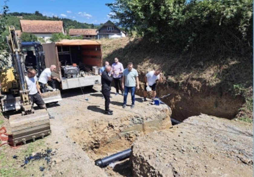 Veliko infrastrukturno ulaganje u Komušini: nakon vodovoda slijedi asfaltiranje ceste