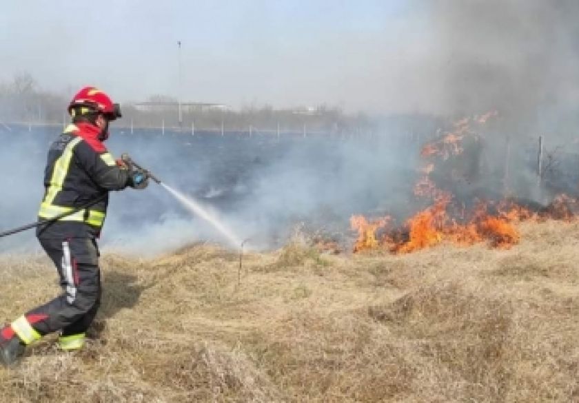 Dva požara na otvorenom u Tornju i Hrnjevcu te u objektu trgovačkog društva u Velikoj na elektroinstalacijama