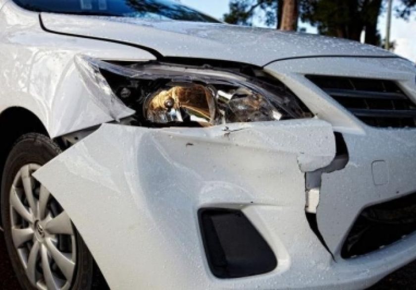 56-godišnji vozač prilikom parkiranja udario u prethodno parkirani automobil a onda napustio mjesto nesreće - pronašli ga ubrzo