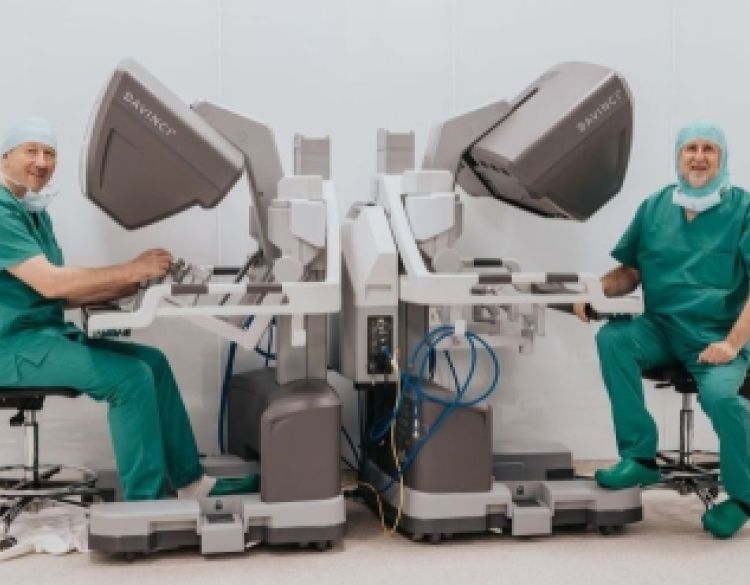 Prvih stotinu operacija sofisticiranim robotskim sustavom Da Vinci u IMC Priora u Čepinu