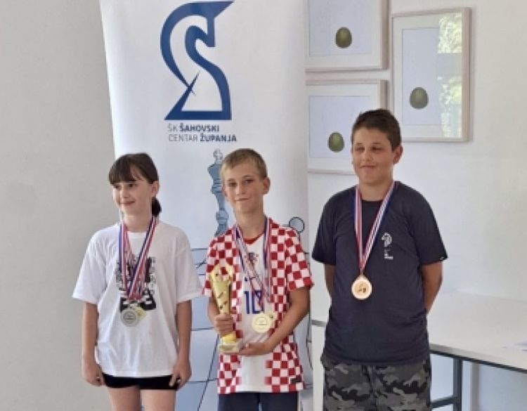Mate Kovačević osvojio prvo mjesto na Međunarodnom kadetskom rapid turniru u Gunji