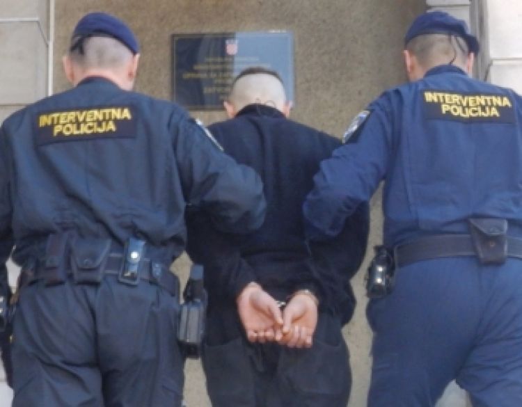 35-godišnjak iz Požege osumnjičen za više kaznenih djela na štetu 64-godišnjaka - uhićen i dobio 30 dana istražnog zatvora