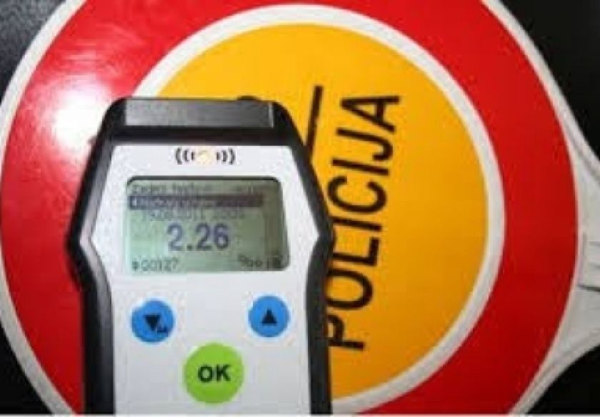 U prometu u Vetovu zatečen 37-godišnjak s 2,26 promila alkohola i poništenom vozačkom dozvolom – oduzeli mu vozilo