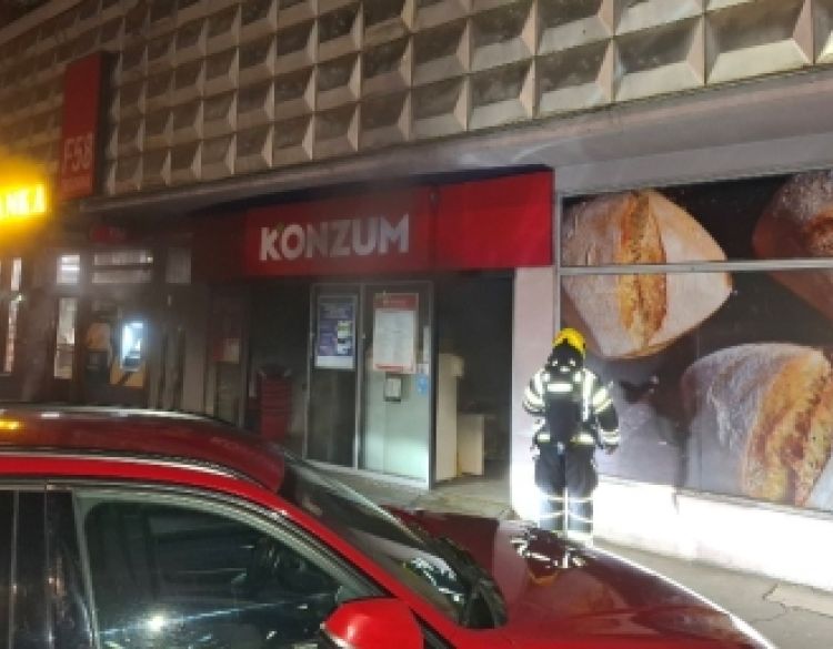 Došlo je do požara u Ulici Kamenita vrata u trgovini 