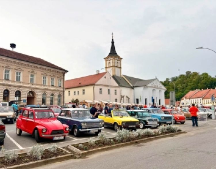 Požega ugostila 14. Oldtimer susret „Trophy Zlatnom dolinom“ i 25. Sajam antikviteta