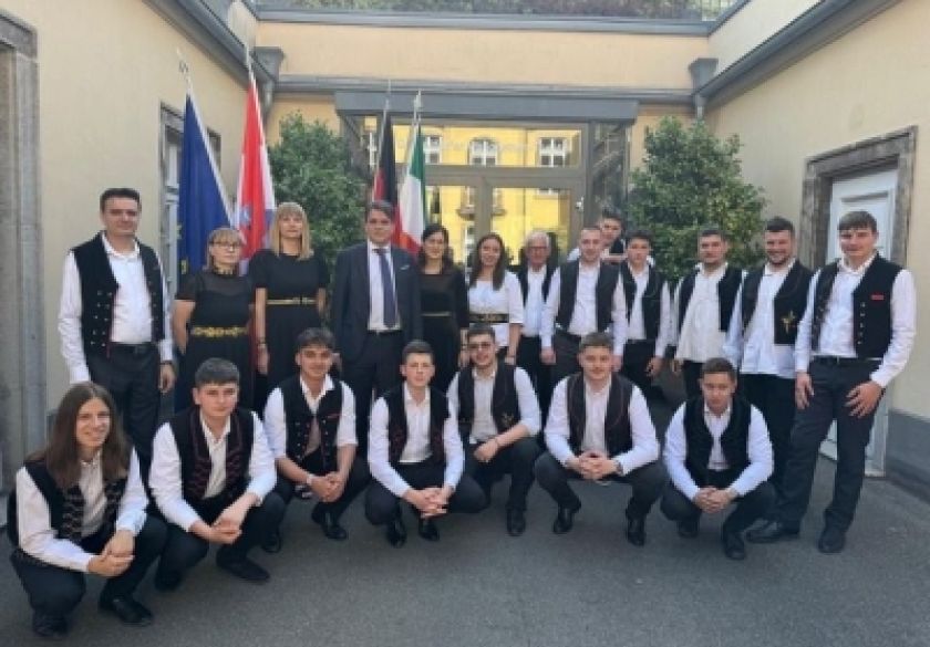 Požeški tamburaški orkestar oduševio publiku u Düsseldorfu i donio duh Slavonije među Hrvate u Njemačkoj