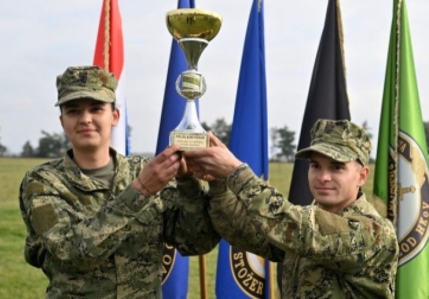 Ročnica Marija Barbarić i ročnik Antonio Šarčević najbolji na natjecanju dragovoljnih ročnika u Vojarni 123. brigade HV Požega