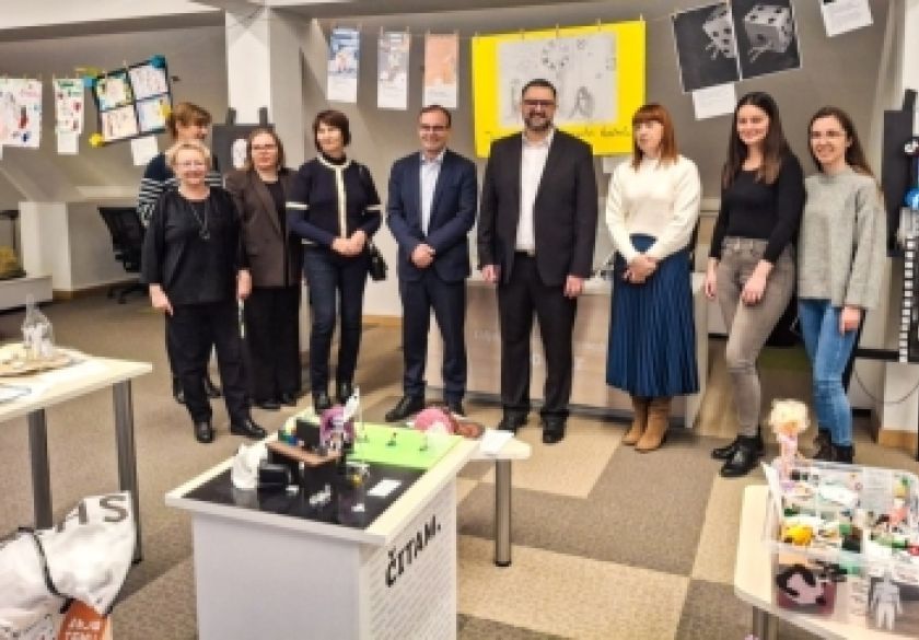 Postavljena izložba radova iz natječaja „Kreativni i Neovisni“ povodom obilježavanja Mjeseca borbe protiv ovisnosti