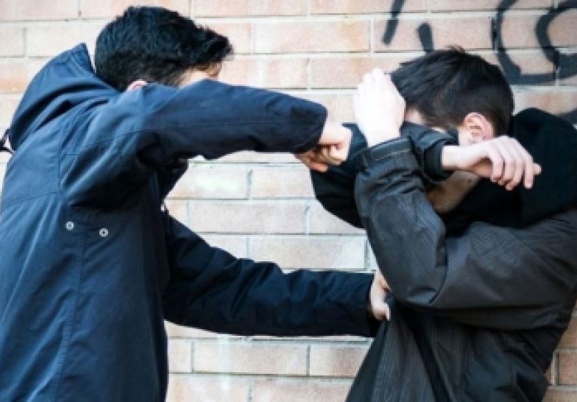 Noćas u Lermanovoj ulici u Požegi potukli se 16-godišnjak i 20-godišnjak a policija im utvrdila i alkoholiziranost