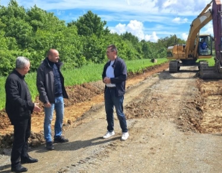 Počeli radovi na asfaltiranju u naselju Laze Ćosine - projekt Hrvatskih cesta sufinanciran sredstvima Vlade RH