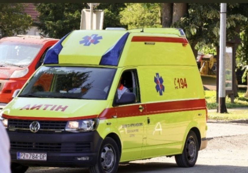 Teško stradao vozeći motocikl samo na stražnjem kotaču