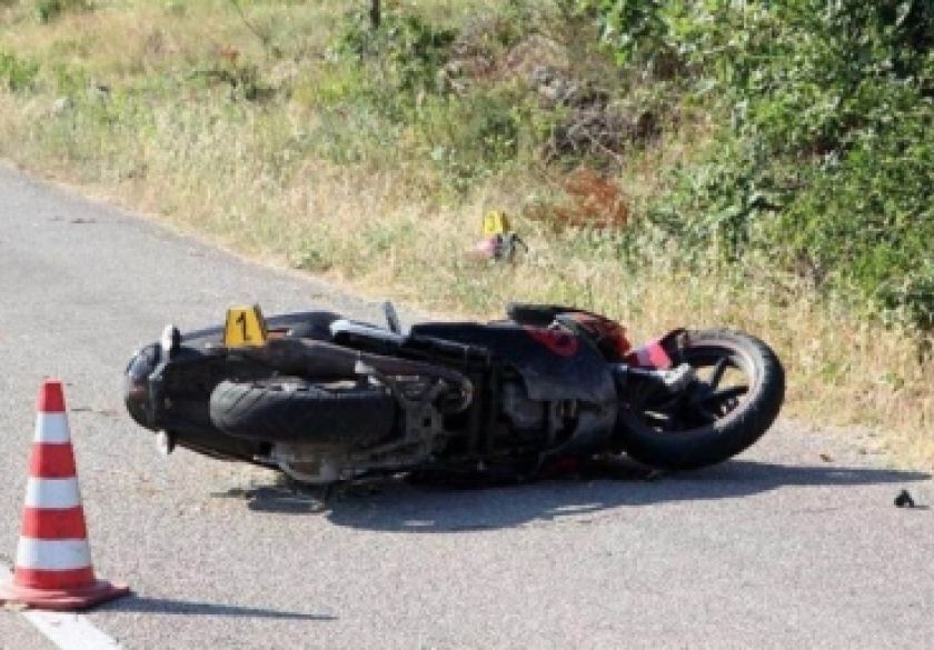 Između Striježevice i Kamenske 30-godišnji vozač motocikla bez vozačke ali s 1,76 promila sletio s ceste i teško se ozlijedio