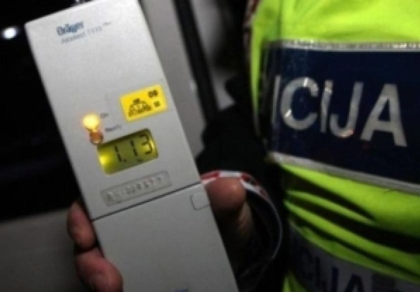 38-godišnjak vozio moped s oduzetom vozačkom dozvolom uz 1,20 promila alkohola - uhićen je uz optužni prijedlog